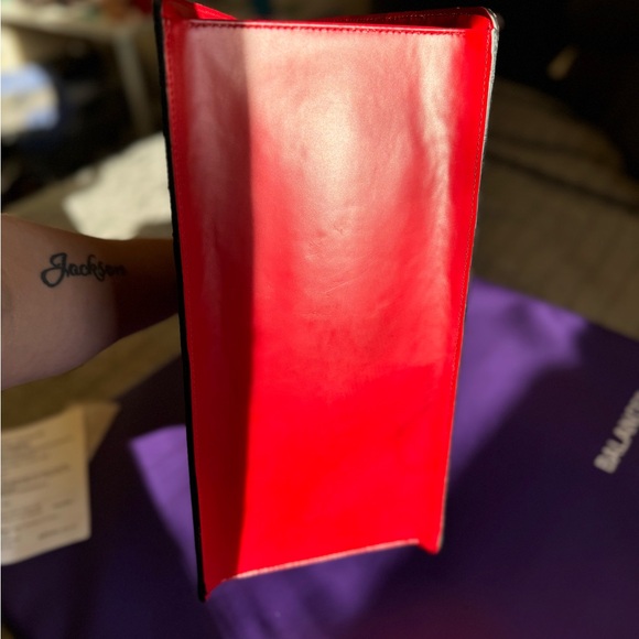 LOUIS VUITTON Authentic Red Riviera Epi Leather - Picture 6 of 15